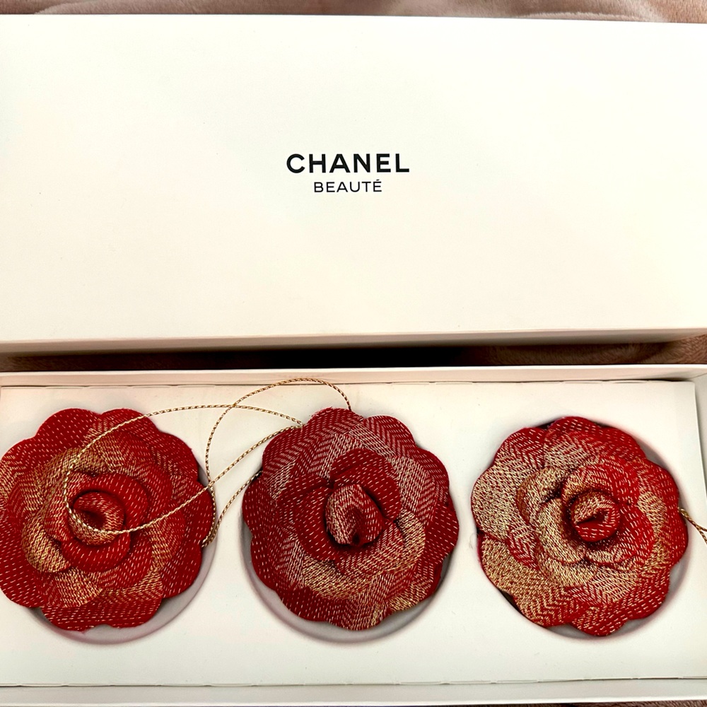 CHANEL ornaments-decor